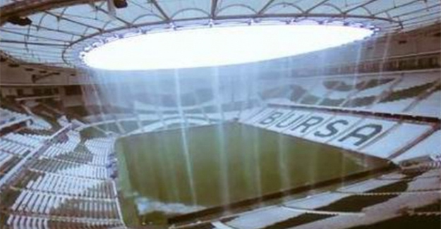 Bursaspor'un yeni stadyumu Timsah Arena yağmura teslim! Sosyal medyadan büyük tepki...