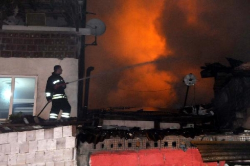 Tokat'ta iki katlı ev kül oldu! 10 bin TL yandı iddiası doğru mu?