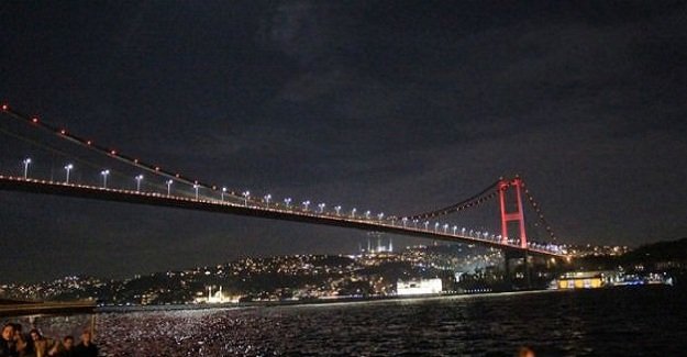 İstanbul, ''Kadına Karşı Şiddetle Mücadele'' için turuncuya büründü!
