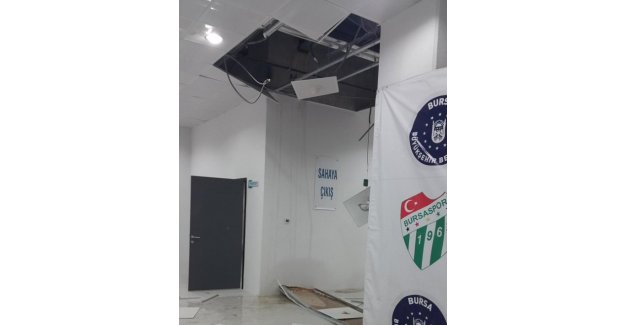 Timsah Arena'da tavan çöktü