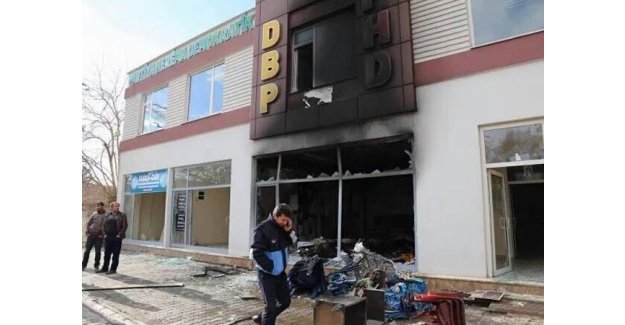 Halk, DBP Çınar ilçe binasını yaktı