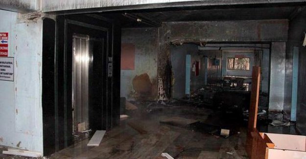 Nusaybin'de Devlet Hastanesi ateşe verildi