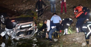 Adana'daki kazada ölü sayısı yükseliyor! Göle uçan araçta 3 kişi can verdi!