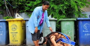 Tayland güzellik kraliçesi çöp toplayıcısı çıktı!