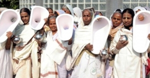 Hindistan'dan şaşırtan olay! Kadınlardan "toplu çiş" eylemi