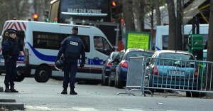 Paris'teki saldırılarla ilgili 3 gözaltı
