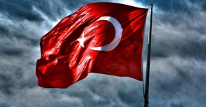 Türk bayrağına hakarete 10 ay hapis