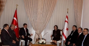 Başbakan Davutoğlu'nun KKTC temasları sürüyor! Davutoğlu, KKTC Meclis Başkanı ile görüştü!