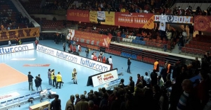 Galatasaray Fenerbahçe derbisinde olaylar çıktı