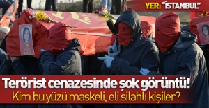 İstanbul'daki terörist cenazesinde şok görüntü! Kim bu yüzü maskeli, eli silahlı kişiler?