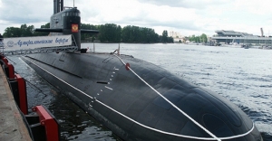 Rus denizaltısı suya indi...!