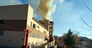 Siirt'te kadın doğum hastanesi ateşe verildi