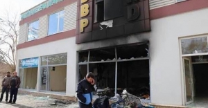 Halk, DBP Çınar ilçe binasını yaktı