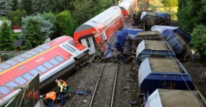 Almanya'da tren kazası: Çok sayıda ölü var